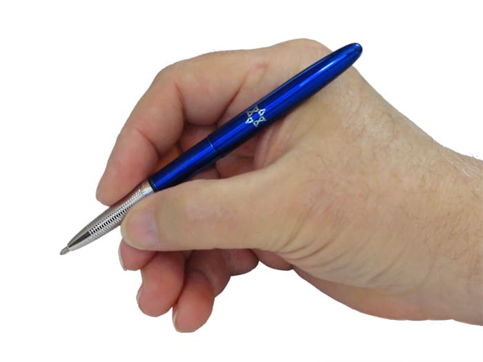 Hand holding an open 400BB blue bullet space pen with Star of David engraving